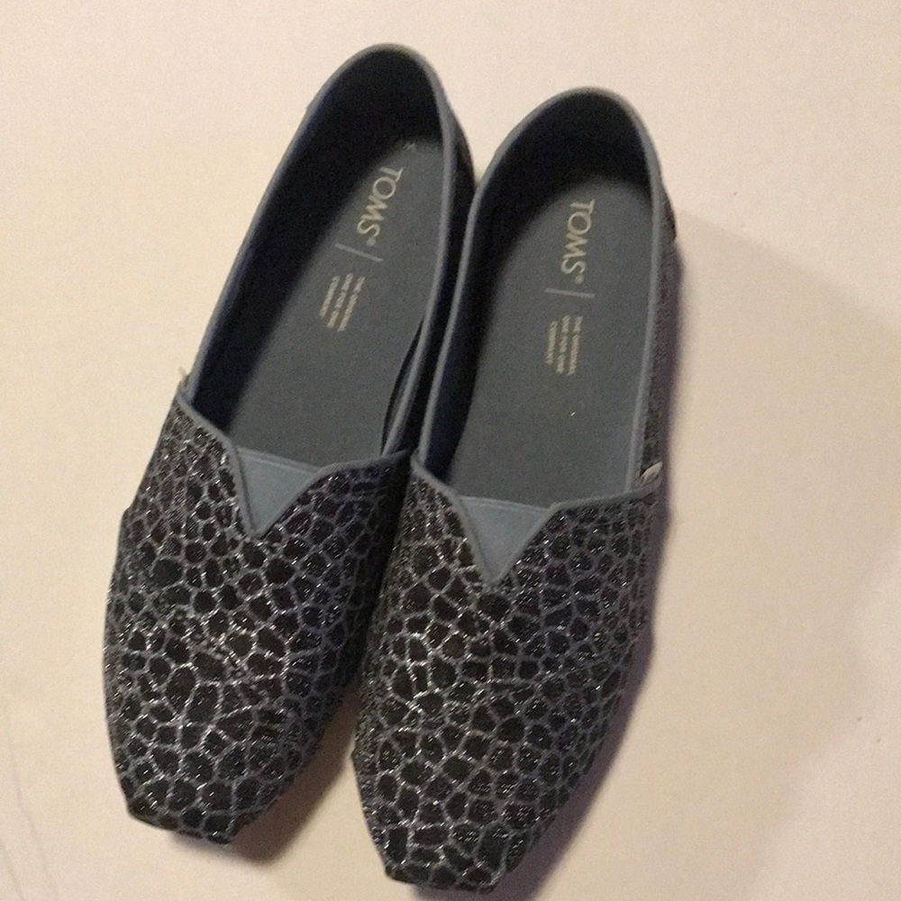Tom’s Shoes W 9.5 Blue Sparkling Pattern - never worn